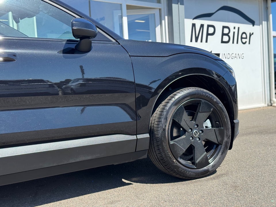 Volvo EX30 Extended Range Black Edition 5d