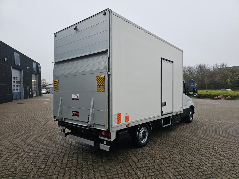 Iveco Daily 3,0 35S18 4100mm Box m/lift AG8