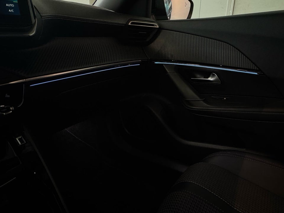 Peugeot e-2008 50 GT Sky 5d