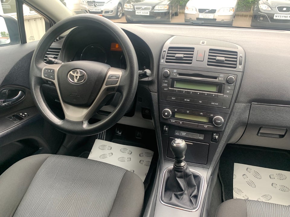Toyota Avensis 1,6 VVT-i T1 stc. 5d
