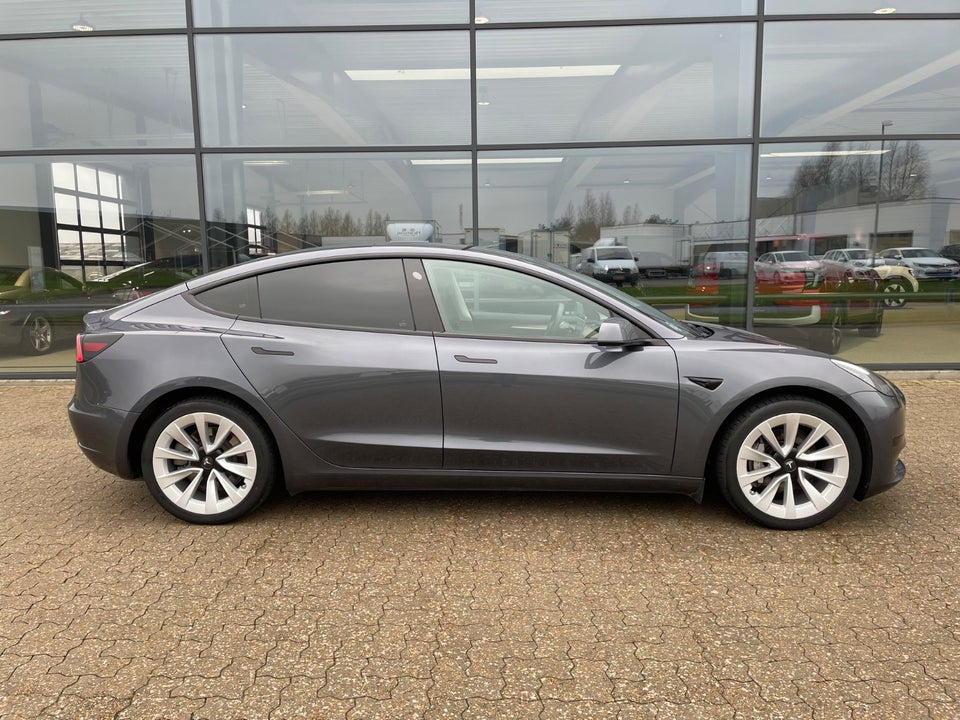 Tesla Model 3 Standard Range+ RWD 4d