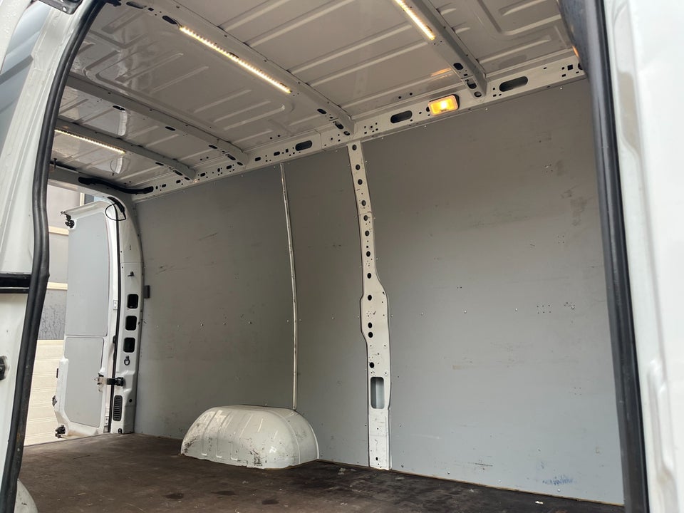 Renault Master III T35 2,3 dCi 165 L3H2 Kassevogn RWD