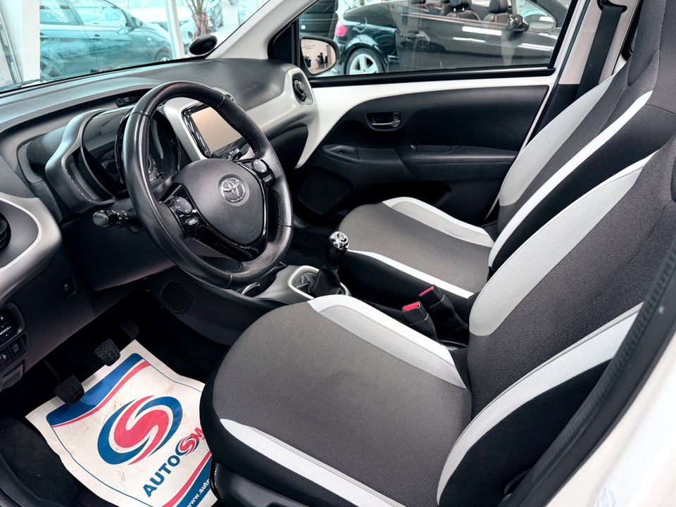 Toyota Aygo 1,0 VVT-i x-wave Sky 5d