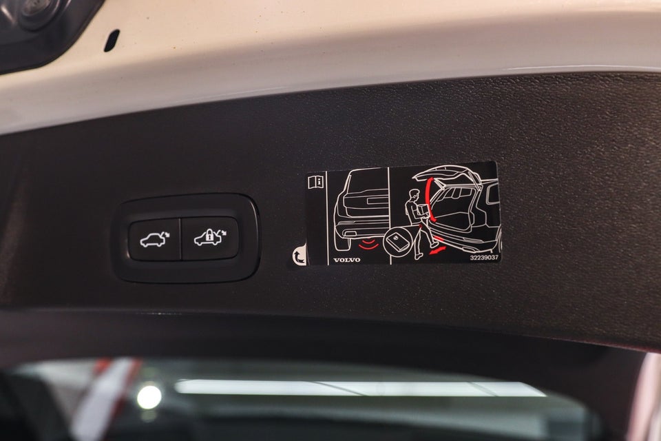 Volvo XC40 P8 ReCharge Twin Pro 5d