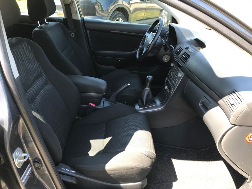 Toyota Avensis 1,8 VVT-i Sol stc. 5d