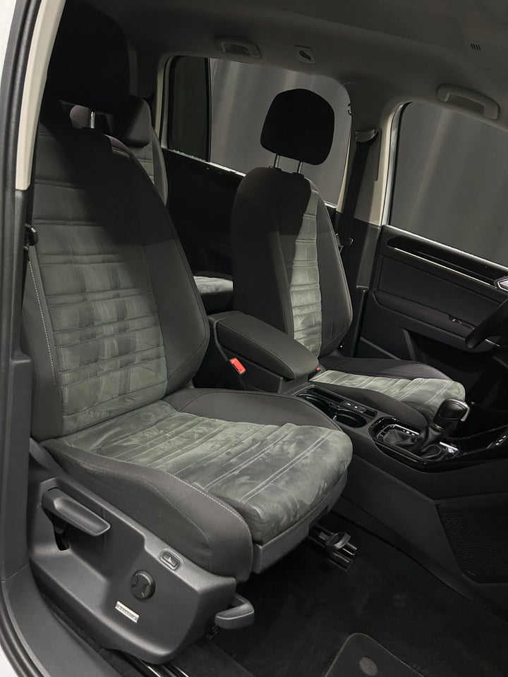 VW Touran 2,0 TDi 190 R-line DSG 5d