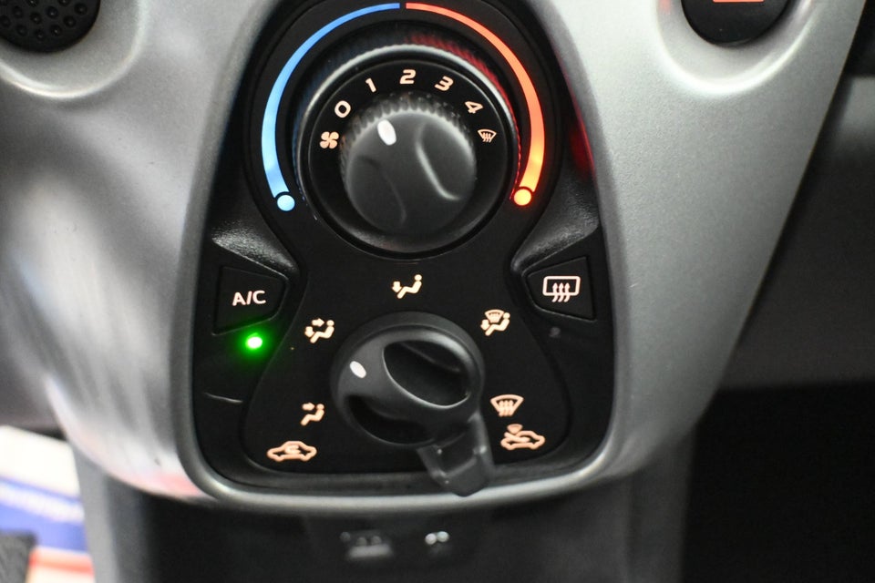 Toyota Aygo 1,0 VVT-i x-play 5d