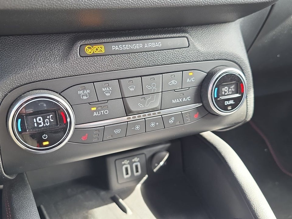 Ford Focus 1,0 EcoBoost mHEV ST-Line X 5d
