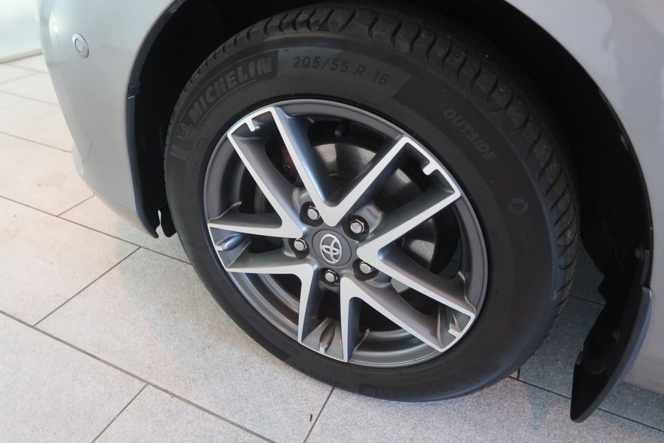 Toyota Auris 1,6 T2+ 5d