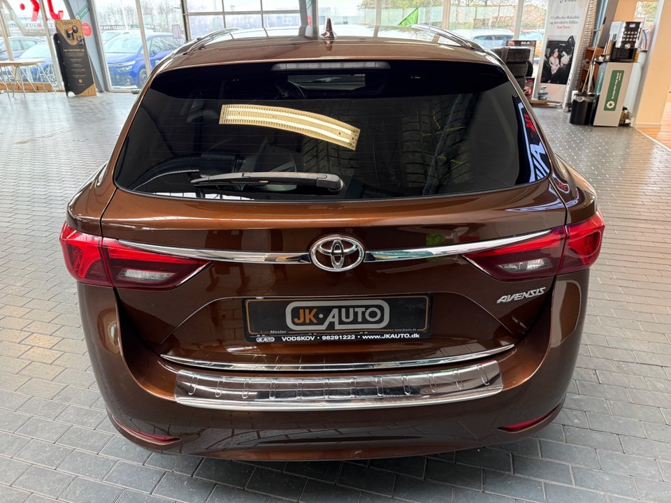 Toyota Avensis 1,8 VVT-i T2 Premium Touring Sports 5d