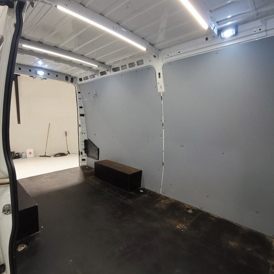 Iveco Daily 2,3 35S16 12m³ Van AG8