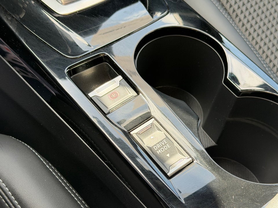 Peugeot e-208 50 GT 5d