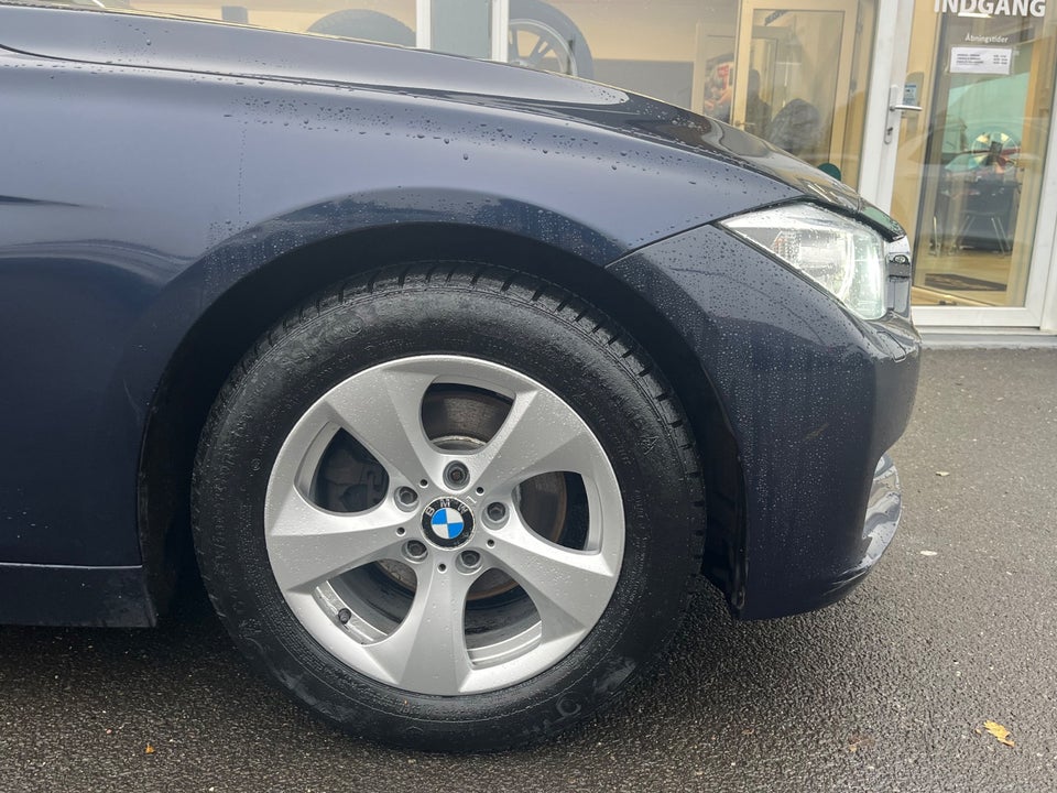 BMW 320i 2,0 Touring aut. 5d