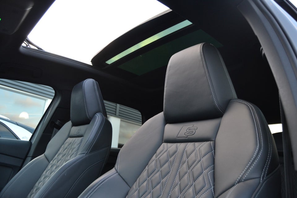 Audi Q4 e-tron 50 S-line quattro 5d