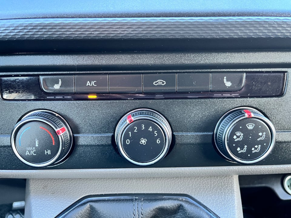 VW Transporter 2,0 TDi 110 Kassevogn lang