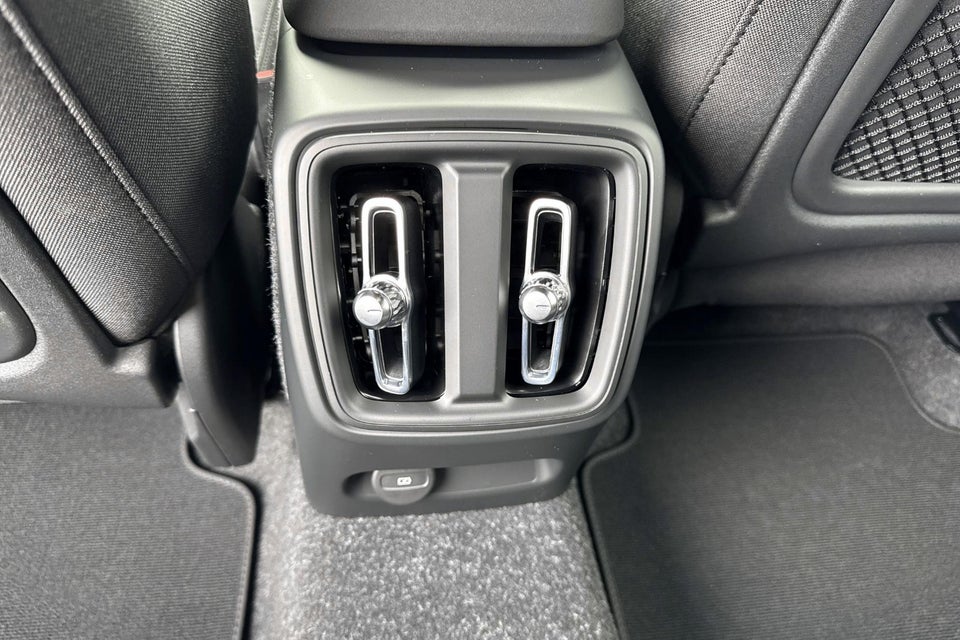 Volvo EX40 Standard Range Plus 5d