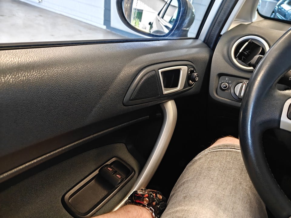Ford Fiesta 1,4 Titanium 5d