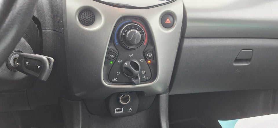 Toyota Aygo 1,0 VVT-i x-wave Sky 5d