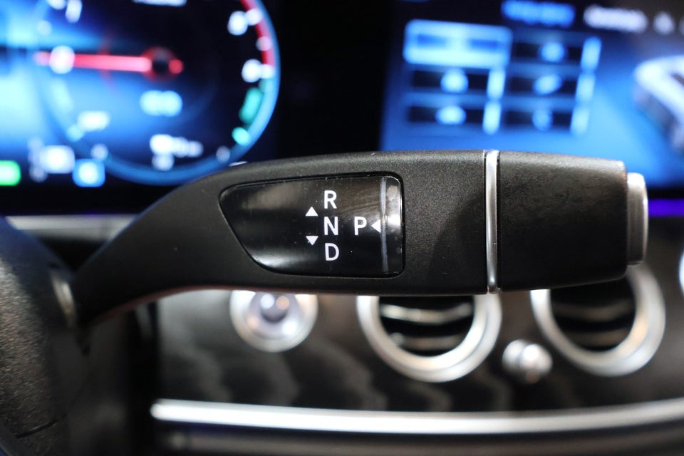 Mercedes E300 de 2,0 AMG Line stc. aut. 4Matic 5d