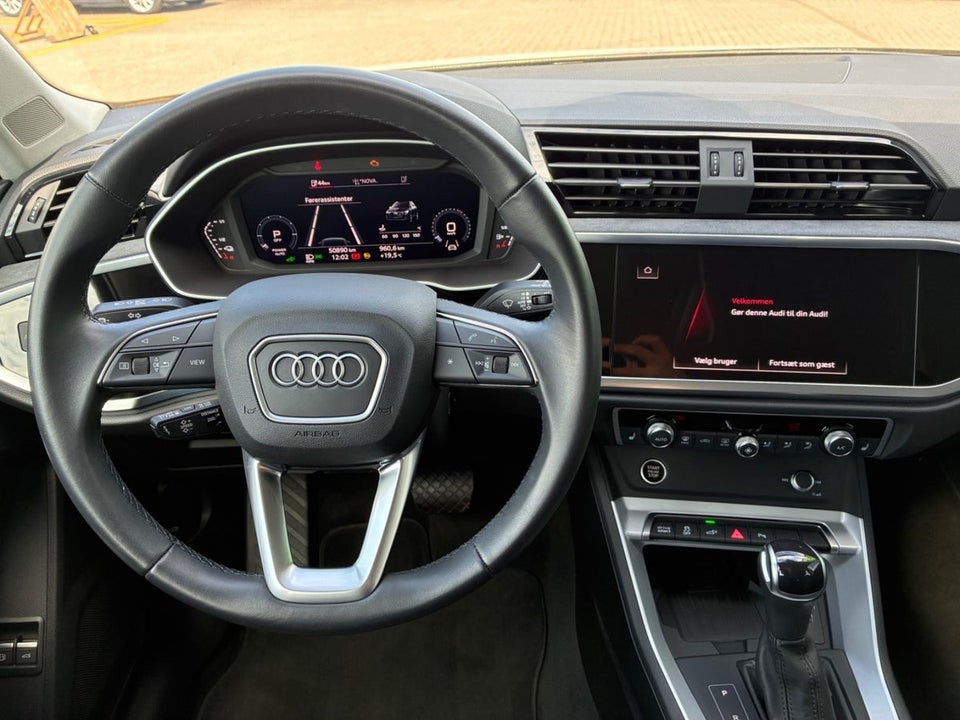 Audi Q3 45 TFSi e Attitude plus S-tr. 5d