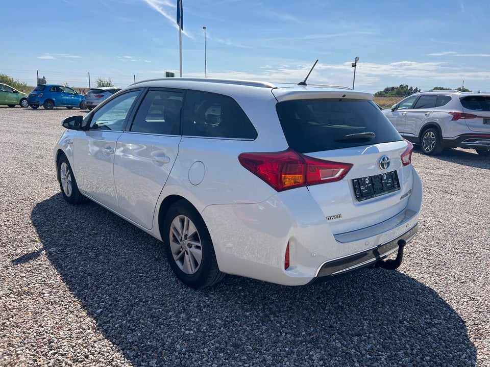 Toyota Auris 1,8 Hybrid H2+ Touring Sports CVT 5d