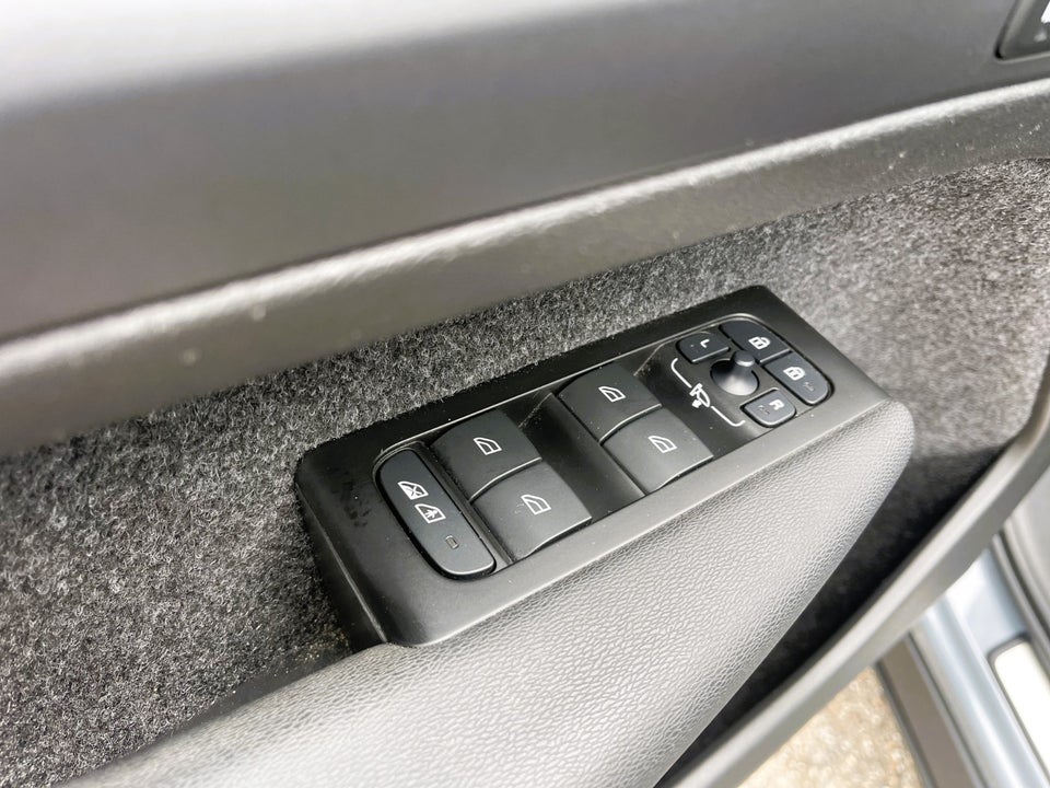 Volvo XC40 P6 ReCharge Plus 5d