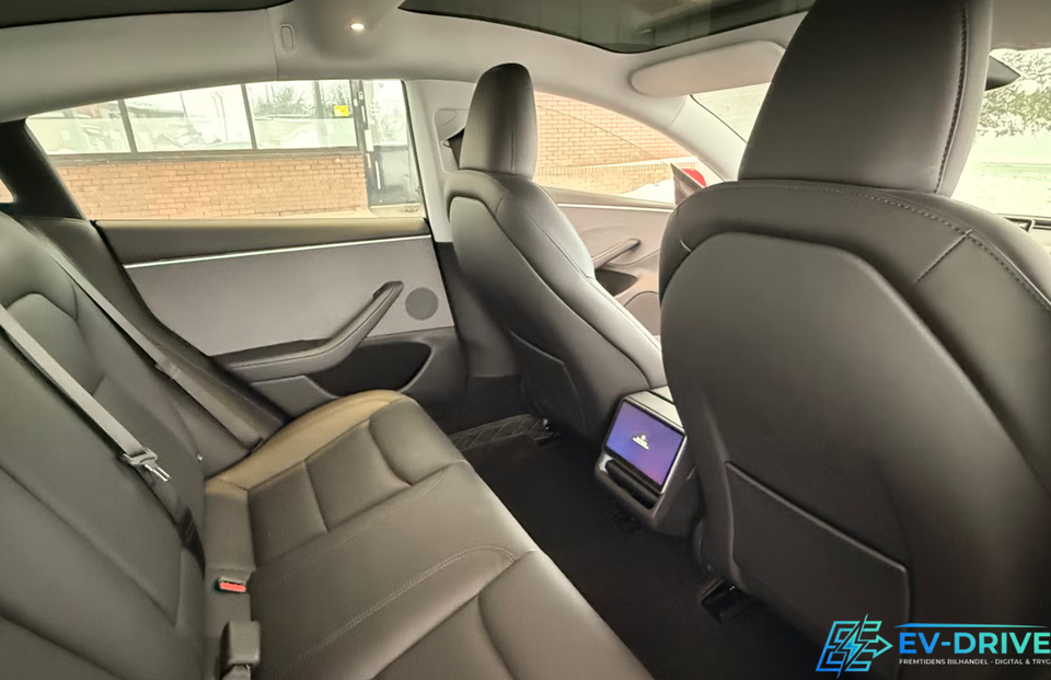 Tesla Model 3 RWD 4d