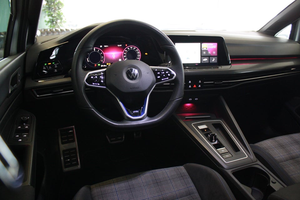 VW Golf VIII 1,4 GTE DSG 5d