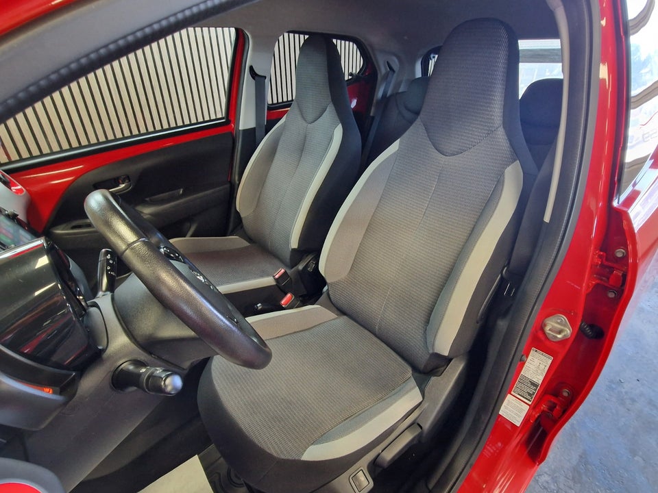 Toyota Aygo 1,0 VVT-i x-press 5d