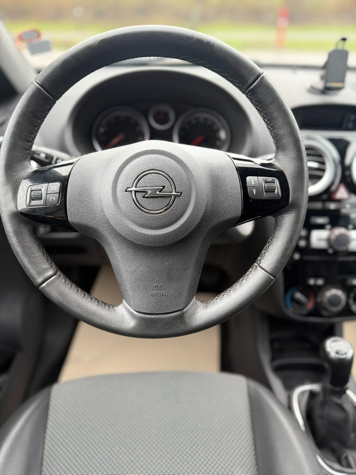 Opel Corsa 1,4 16V Cosmo 5d