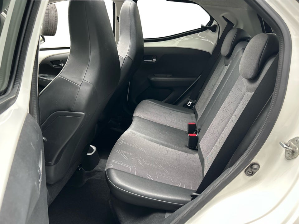 Toyota Aygo 1,0 VVT-i x-wave Sky 5d