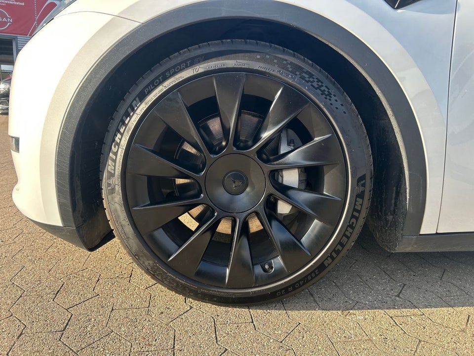 Tesla Model Y Long Range AWD 5d