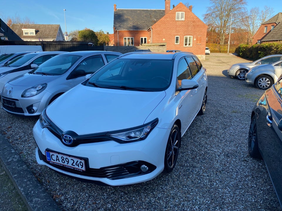 Toyota Auris 1,8 Hybrid Selected Touring Sports CVT 5d