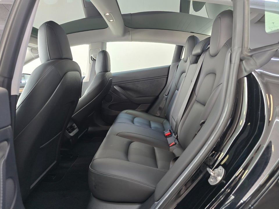 Tesla Model 3 Standard Range+ RWD 4d