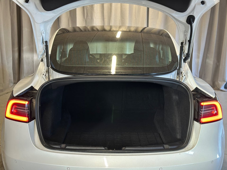 Tesla Model 3 Standard Range+ RWD 4d