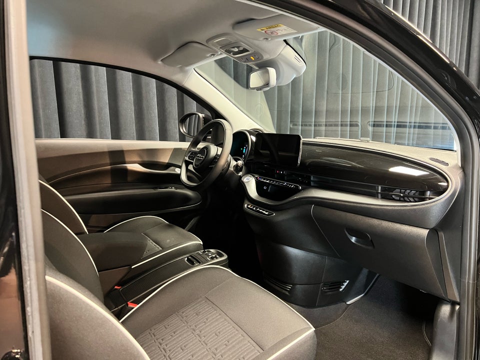 Fiat 500e 42 Icon 3d