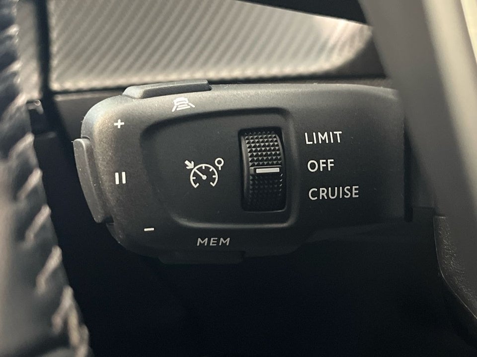 Peugeot 2008 1,2 PureTech 130 Selection Tech 5d