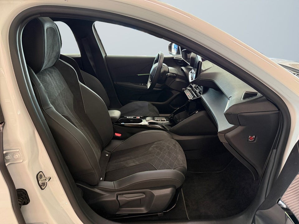 Peugeot e-208 50 GT Pack 5d