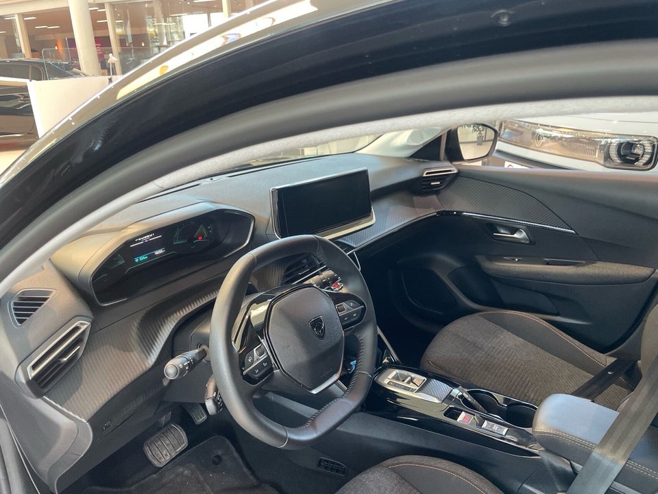 Peugeot e-208 50 Style 5d