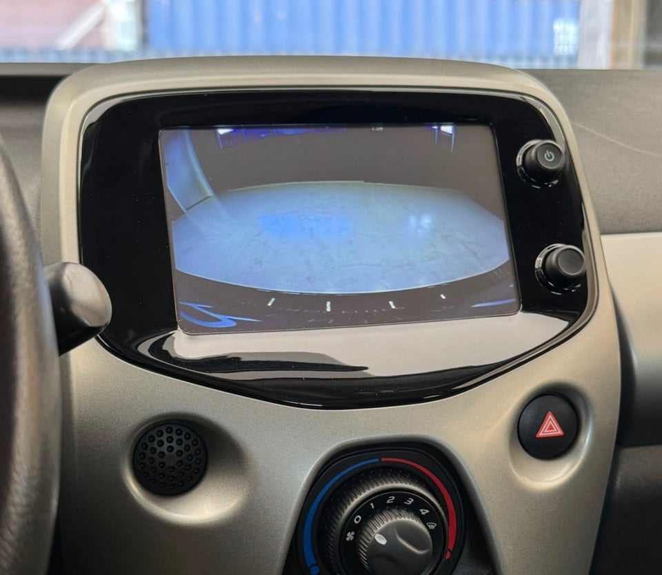 Toyota Aygo 1,0 VVT-i x-play x-touch 5d