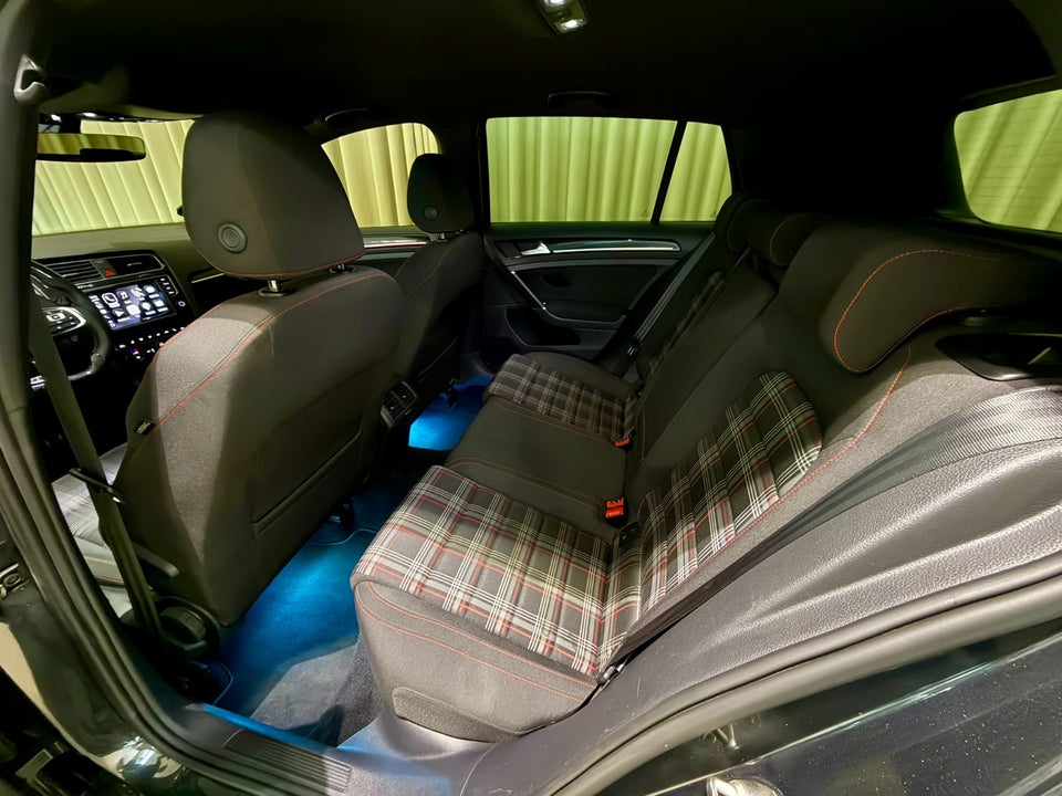 VW Golf VII 2,0 GTi Performance DSG BMT 5d