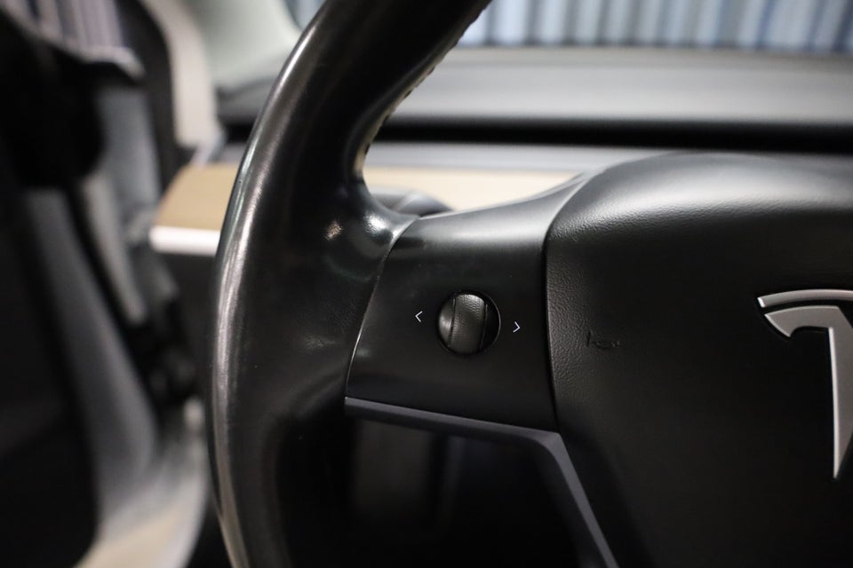 Tesla Model 3 Long Range AWD 4d