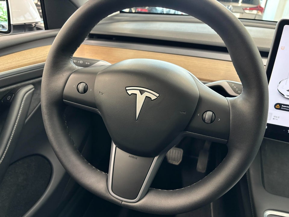 Tesla Model Y Long Range AWD 5d