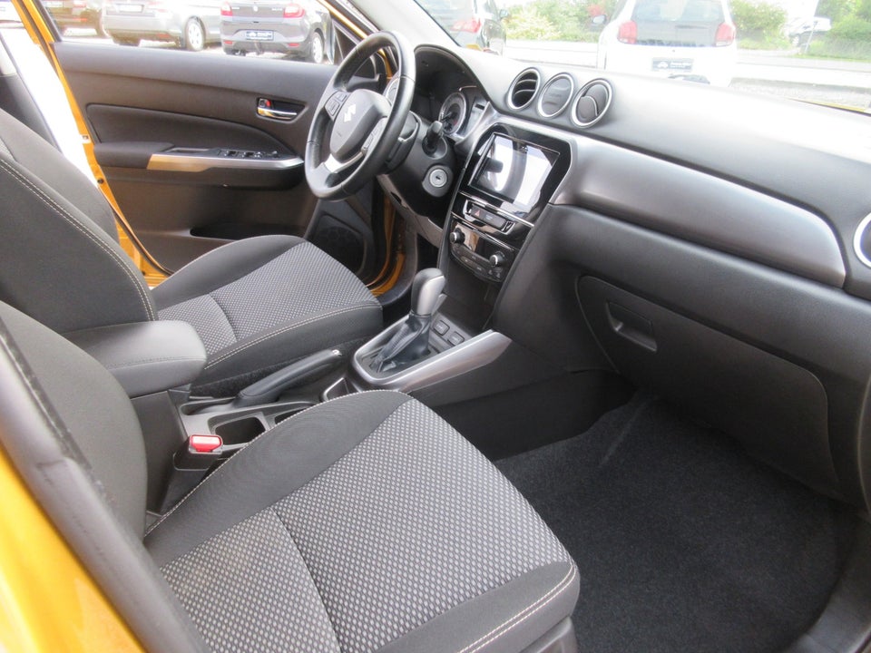 Suzuki Vitara 1,0 Boosterjet Active aut. 5d