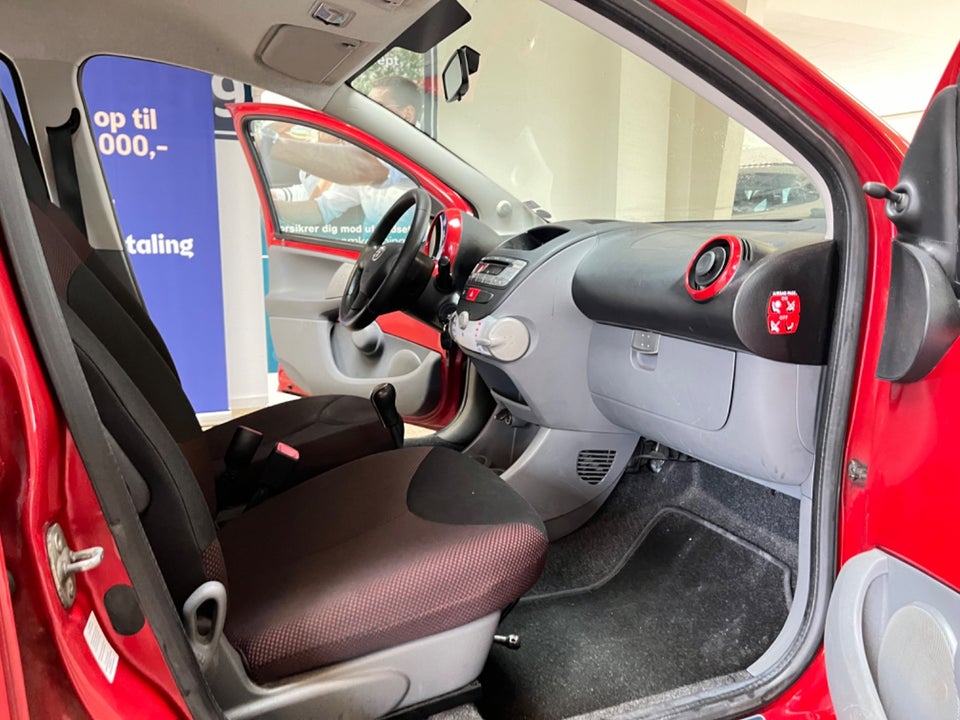 Toyota Aygo 1,0 Plus Red Line 5d