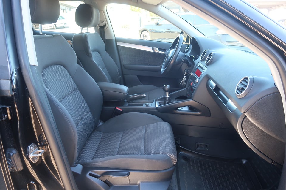 Audi A3 2,0 TDi 140 Ambiente Sportback 5d