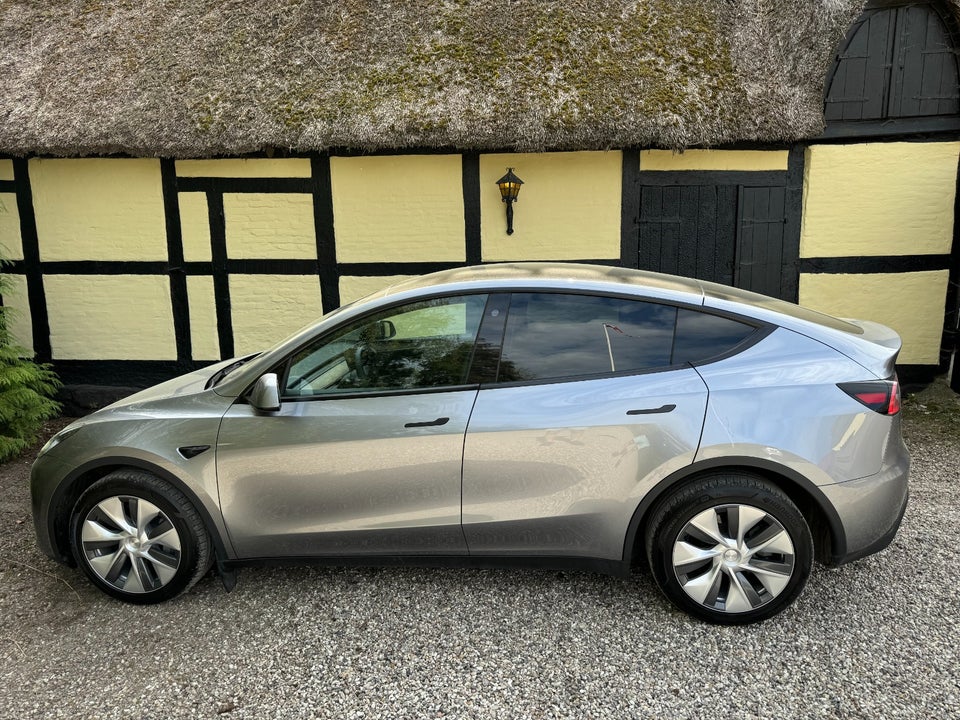 Tesla Model Y Long Range AWD 5d