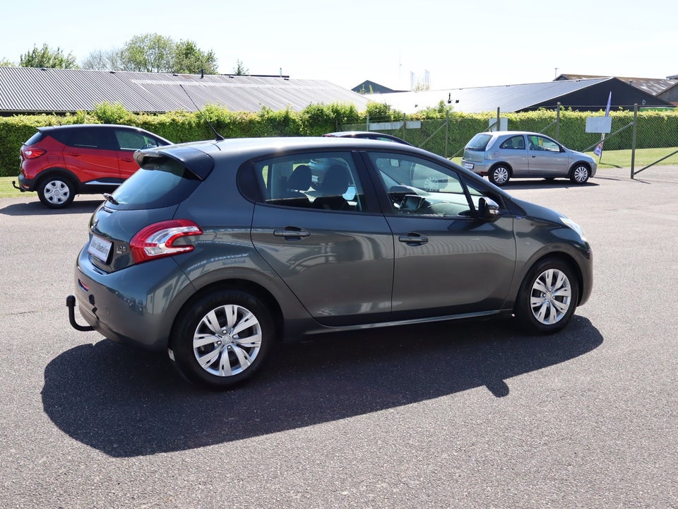 Peugeot 208 1,6 e-HDi 92 Allure Sky 5d