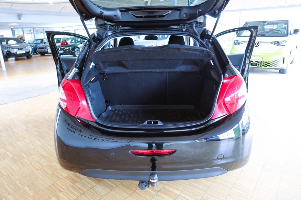 Peugeot 208 1,2 VTi Allure Sky 5d