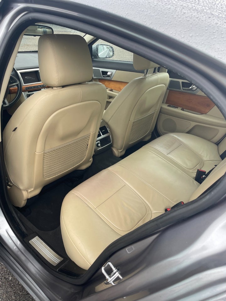 Jaguar XF 2,2 D Luxury aut. 4d